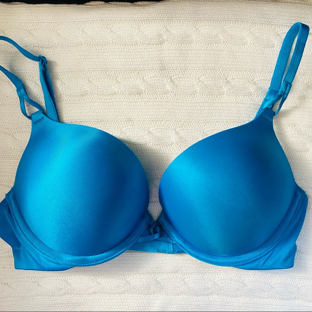 VICTORIA’S SECRET Miraculous Plunge Bra in Blue!